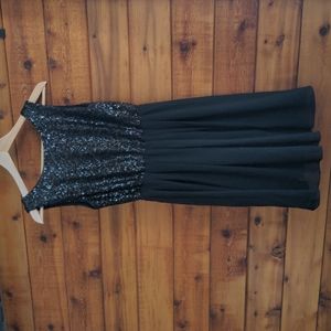 Smart set dress Black sleeveless scoop neck, v-back formal sequinned dre…